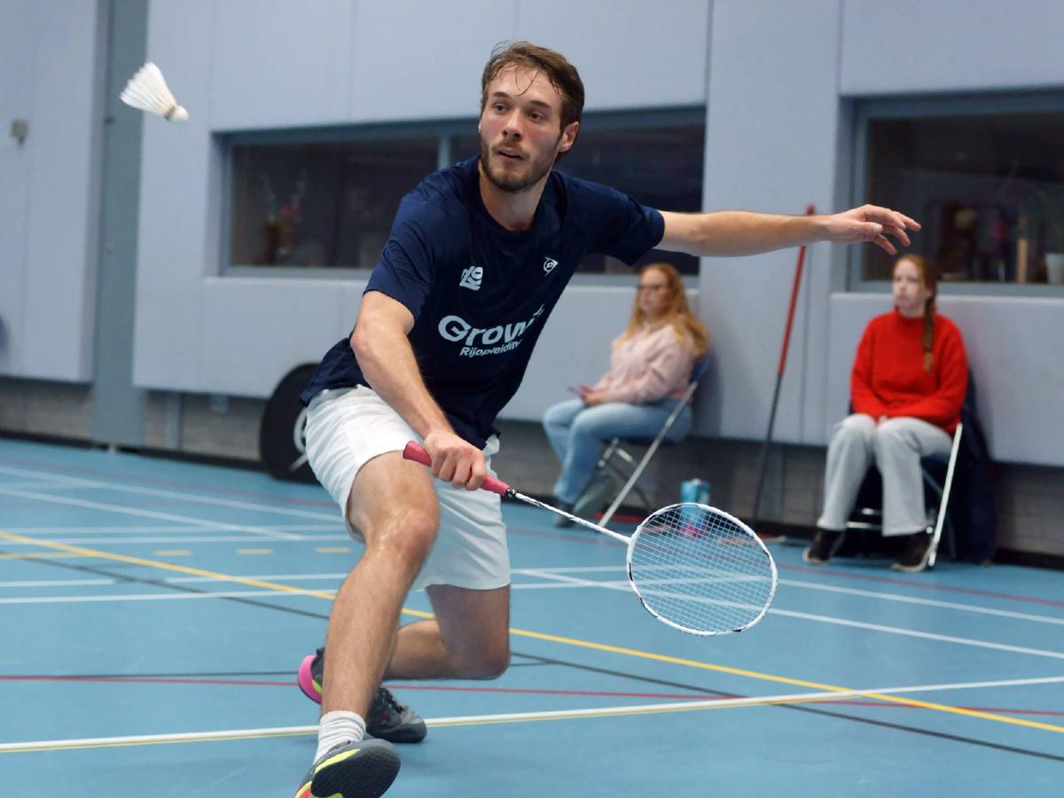 Dunlop DKC 1 tegen Roosterse BC 1 in sporthal Hogeveld