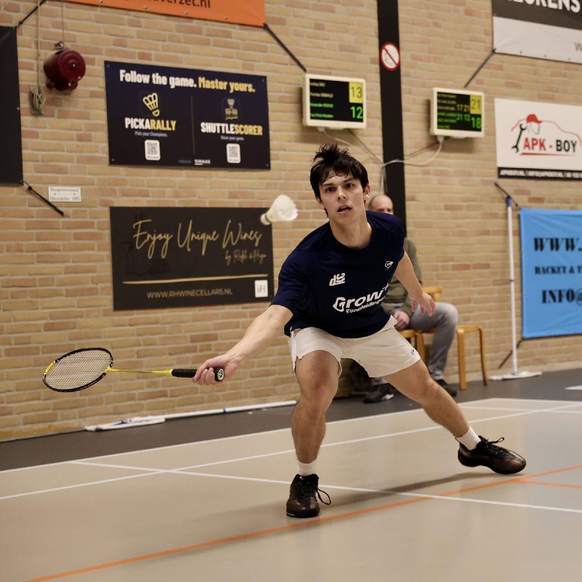 Thomas Sibbald in actie tegen Roosterse BC